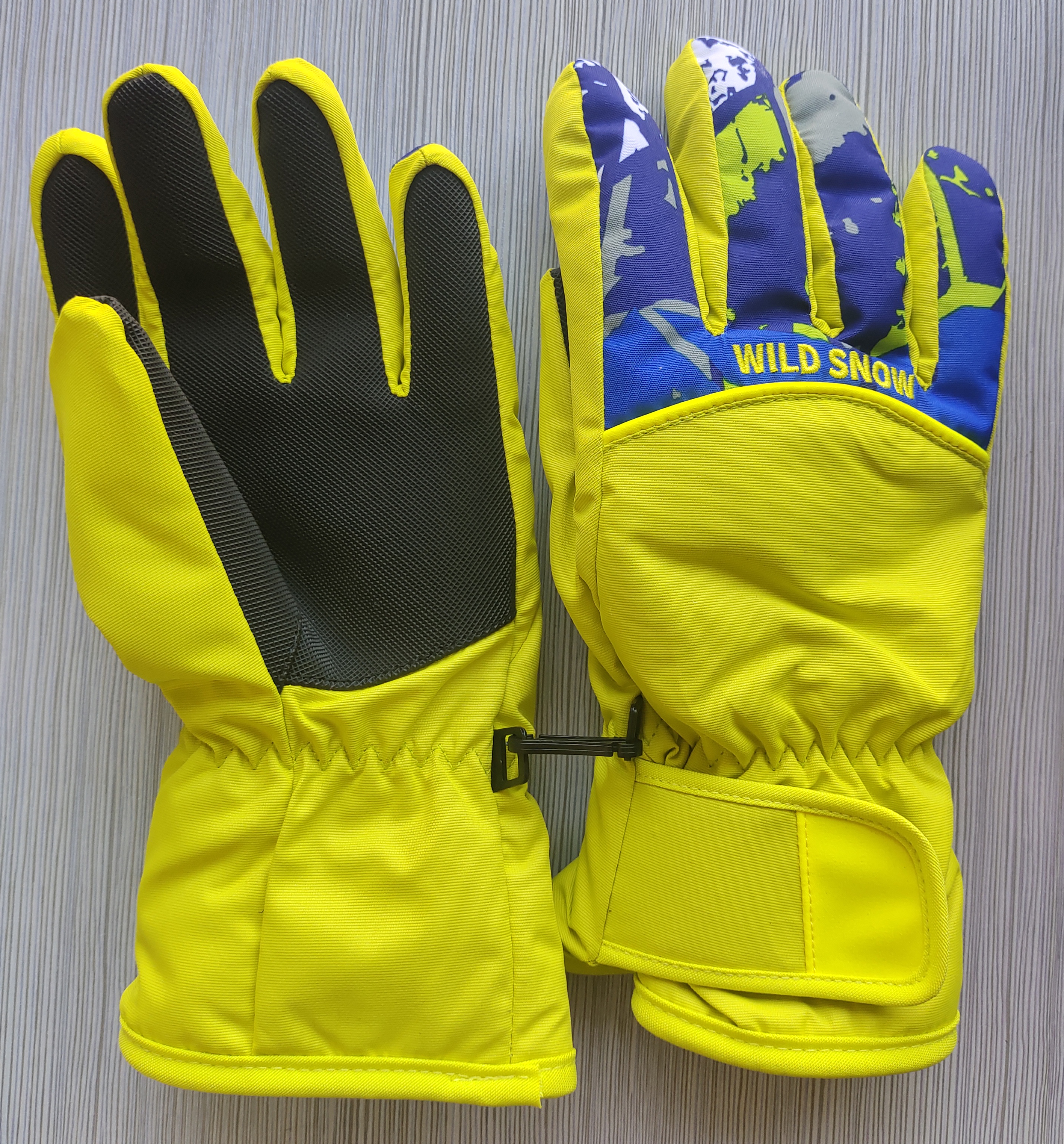 Kids Resort Five-Finger Gloves